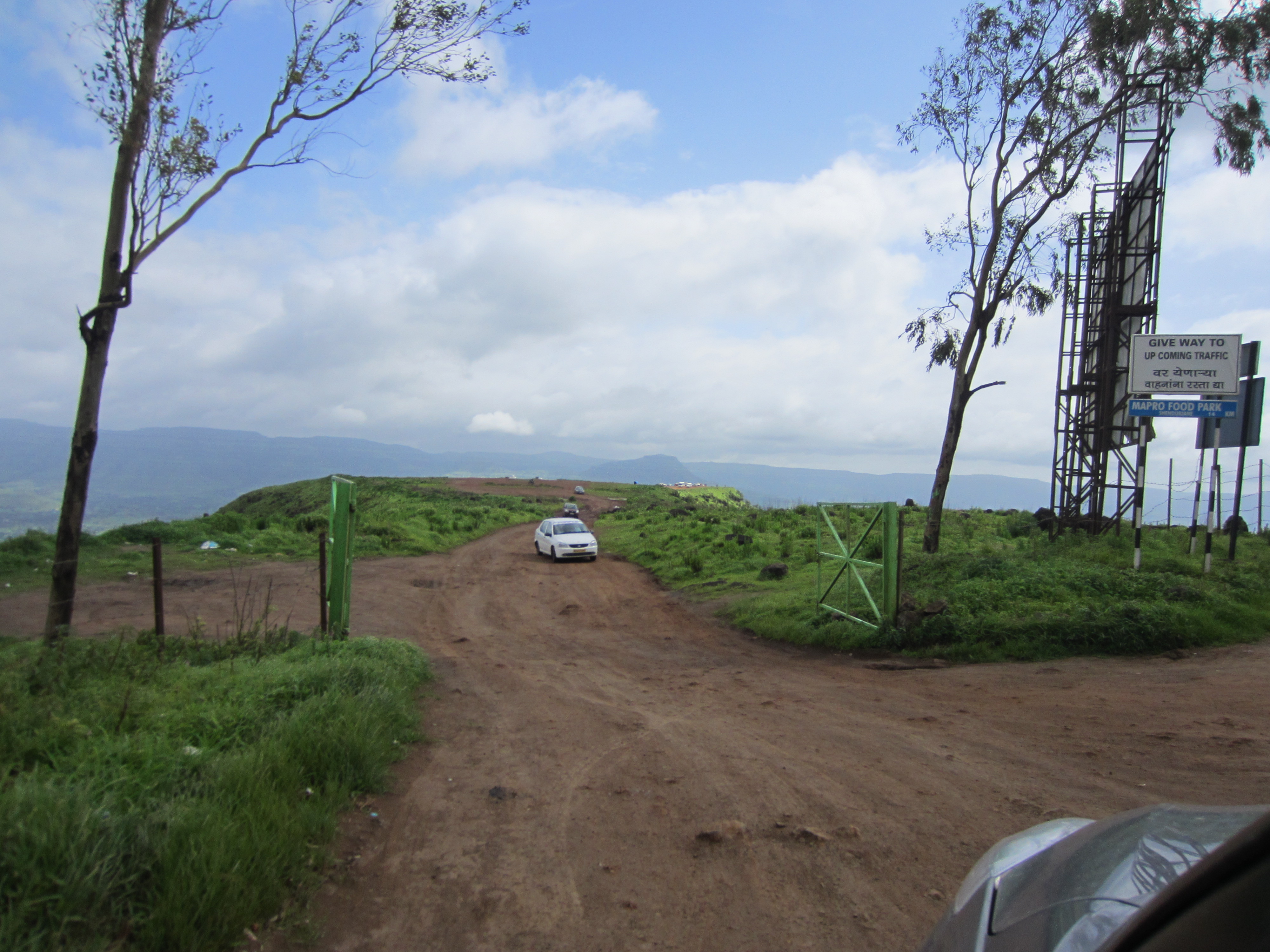 Panchgani Driving into Harrisons Folly point